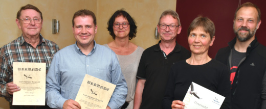 Das Foto zeigt bei der Jahreshauptversammlung Geehrte und Vorstandsmitglieder der Umweltgruppe Burgwald mit (von links) Heinz Engel, Dirk Greis, Sabine Freiling, Klaus Klimaschka, Marion Chmelar und Matthias Hupfeld. Foto: Karl-Hermann Völker